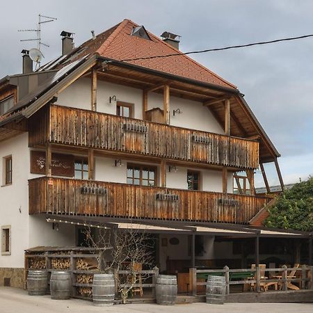 Guesthouse Novak Dvor Exterior foto